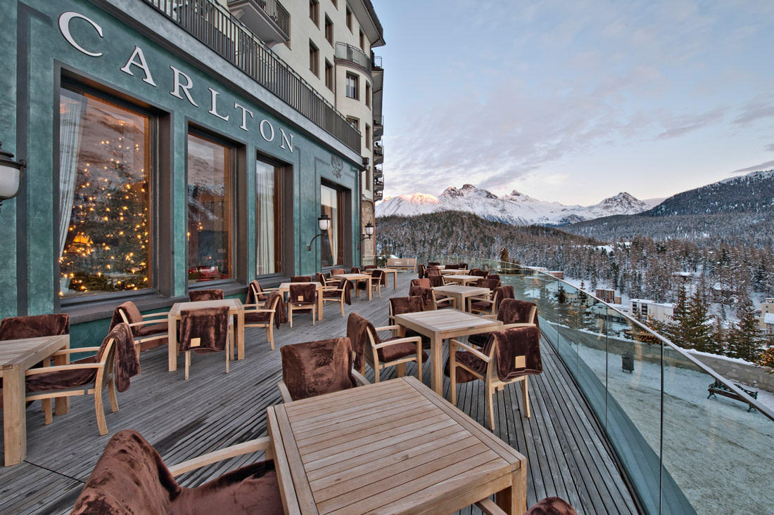 Bar with sun terrace