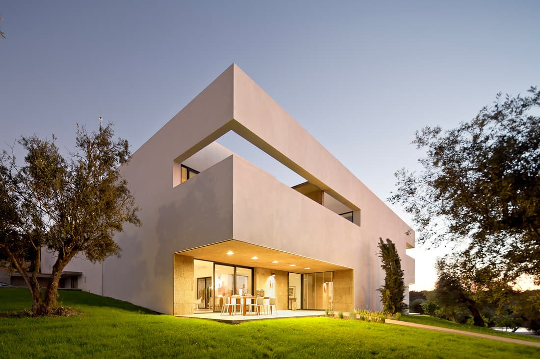 Contemporary villa in Portugal