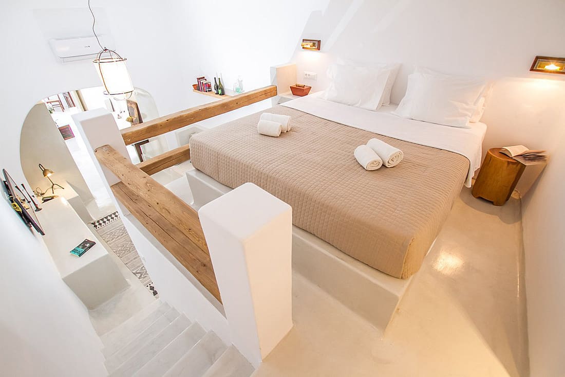 Cave house for rent in Santorini