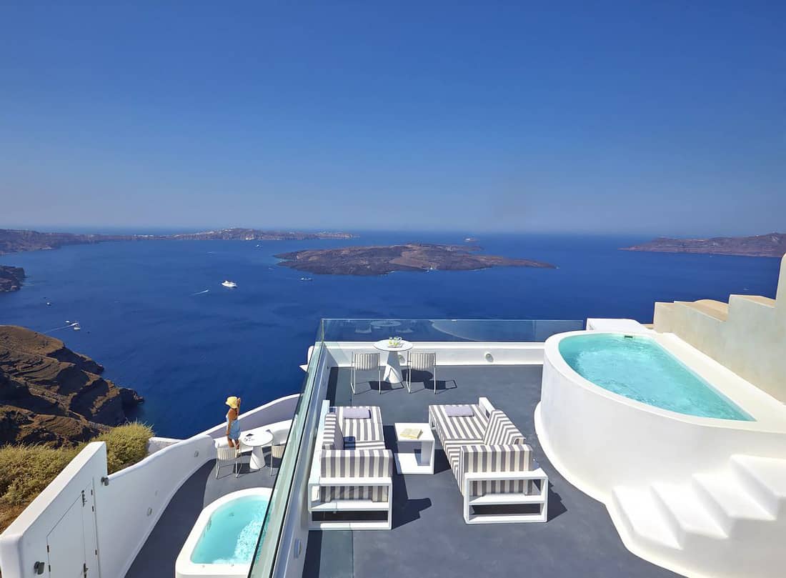 The 15 Best Villas for Rent in Santorini for a 2022 Getaway