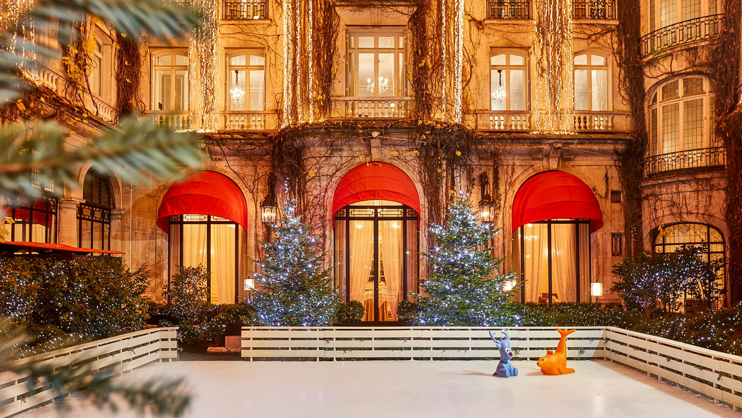 Christmassy hotel in Paris