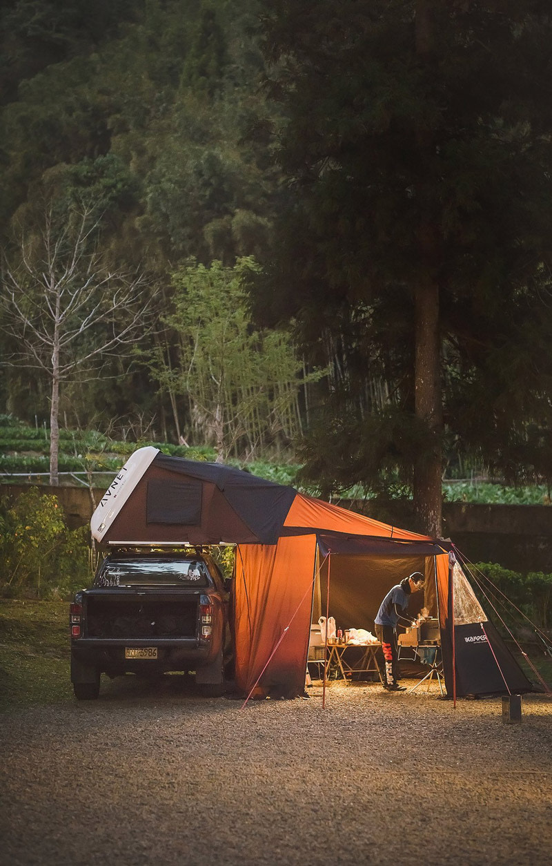 Hardshell rooftop tent