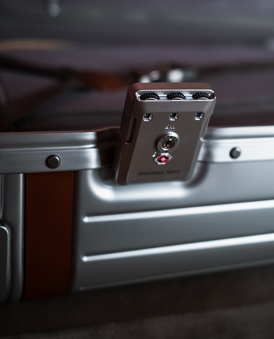 Zipperless lock system