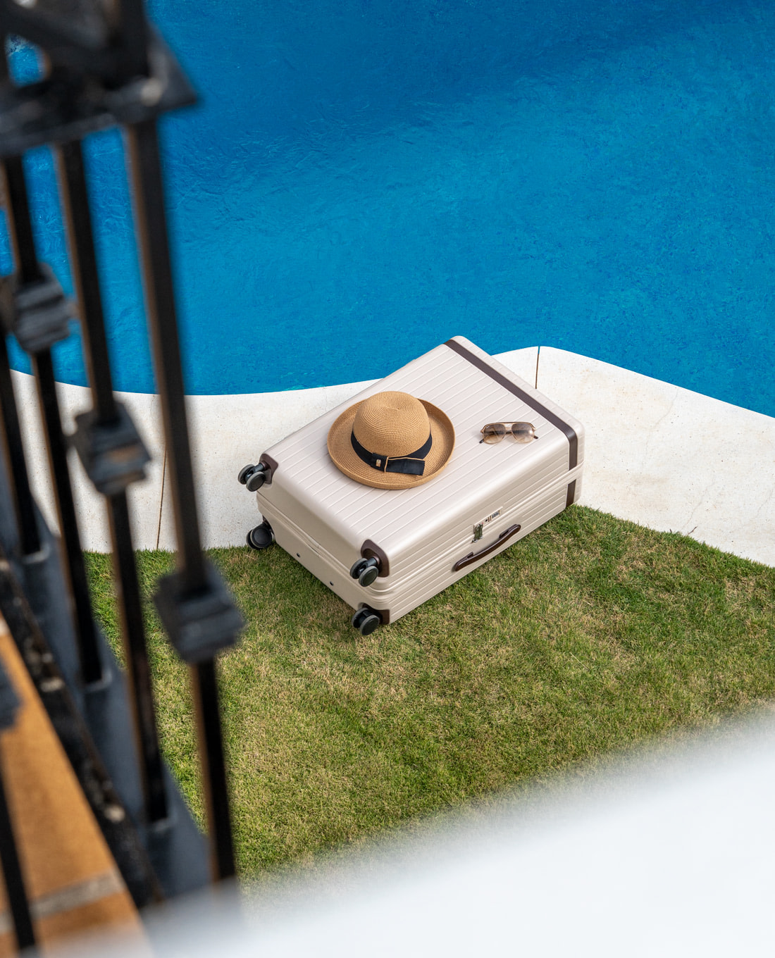 We Tested the Carl Friedrik Large Check-In – Here’s What We Think