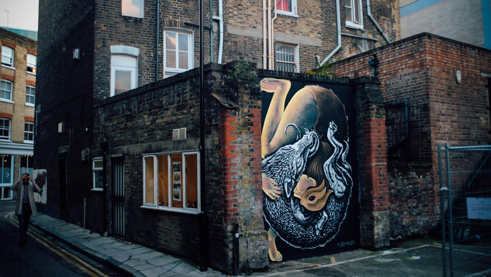 Street art tour in London