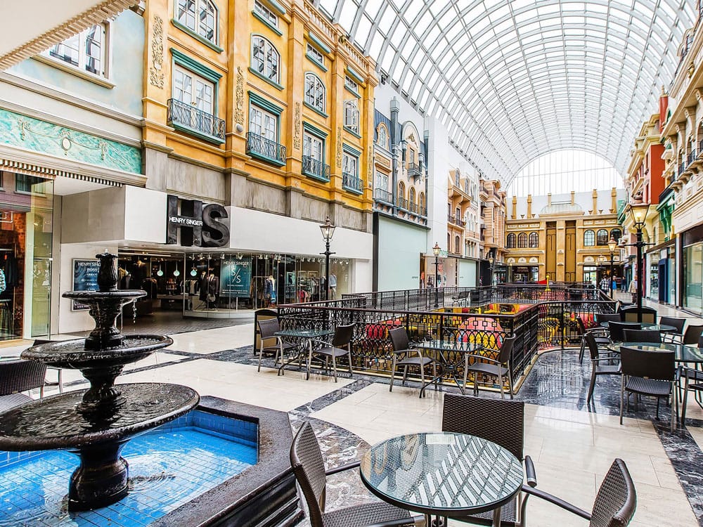 Largest shopping mall in North America