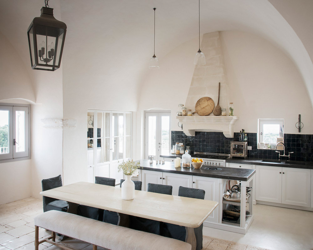 Kitchen & dining area