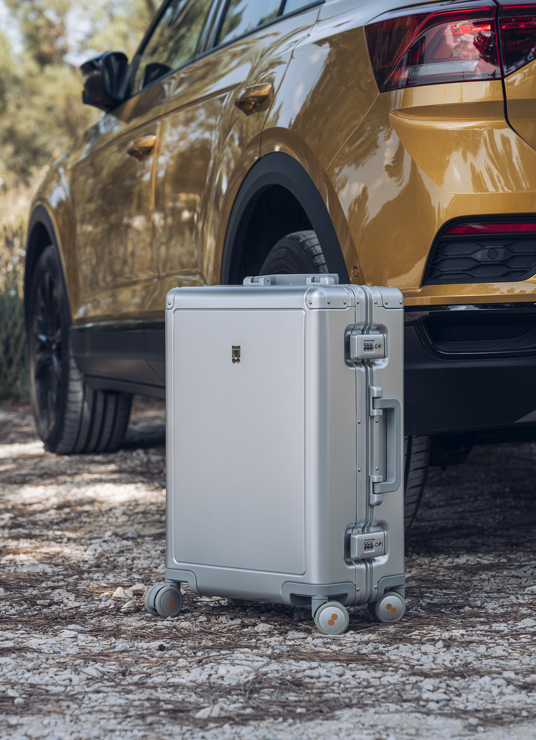 LEVEL8 Aluminum Luggage Review