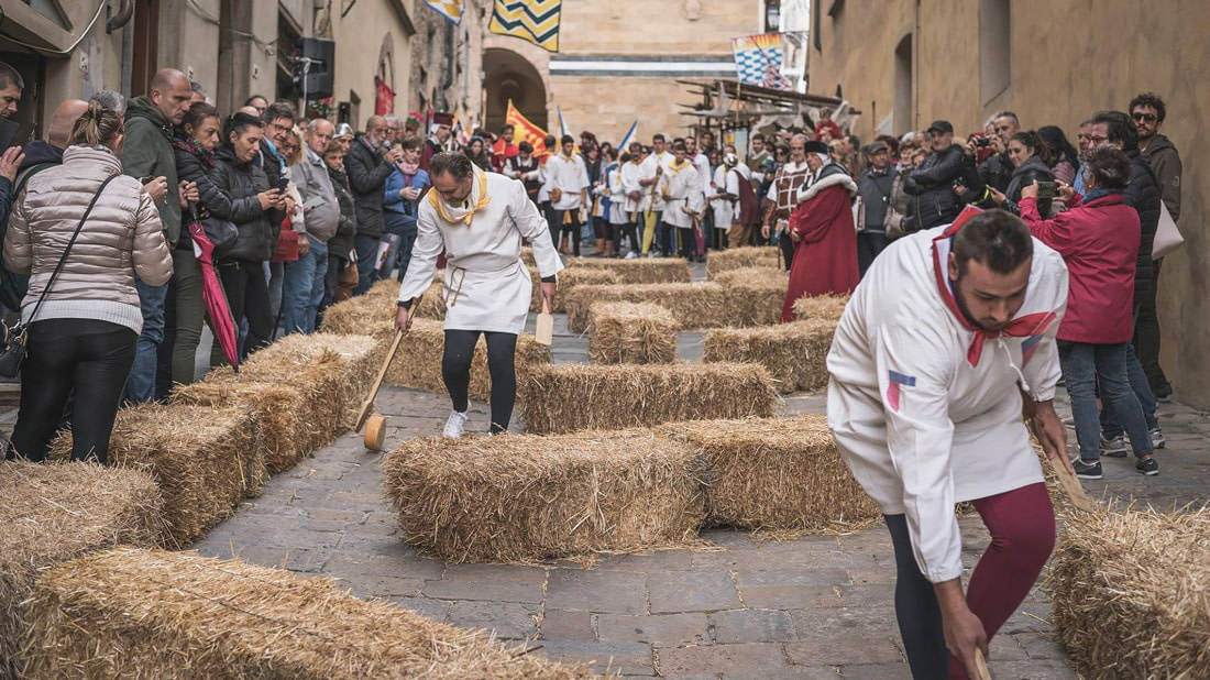 Cheese-rolling competition in Volterra