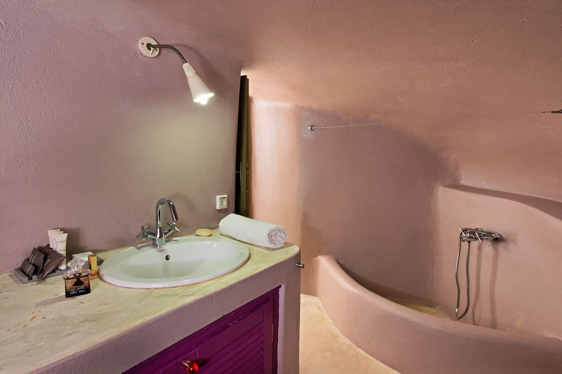 Bathroom with curved walls