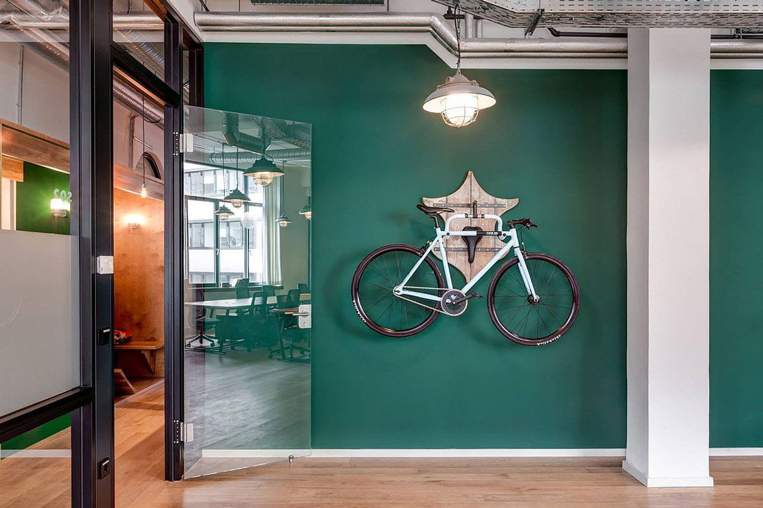 Wall-mounted bike hanger