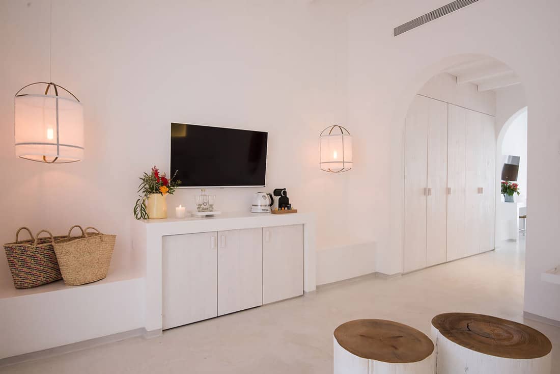 White, minimalist interiors