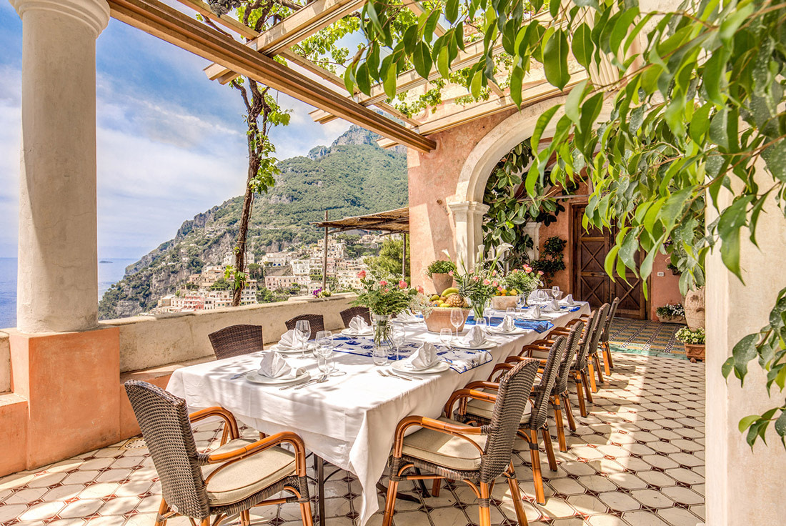 Alfresco dining in Positano