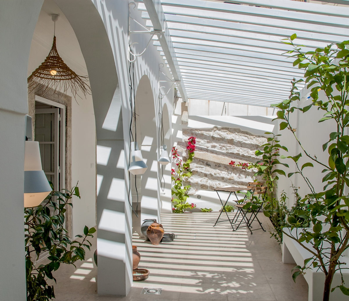 Open-air apartment rental with patio in Alfama