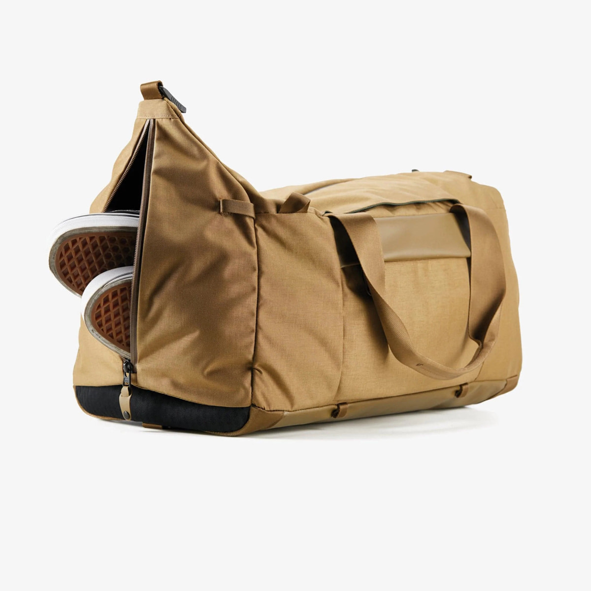 Duffel with shoe pouch