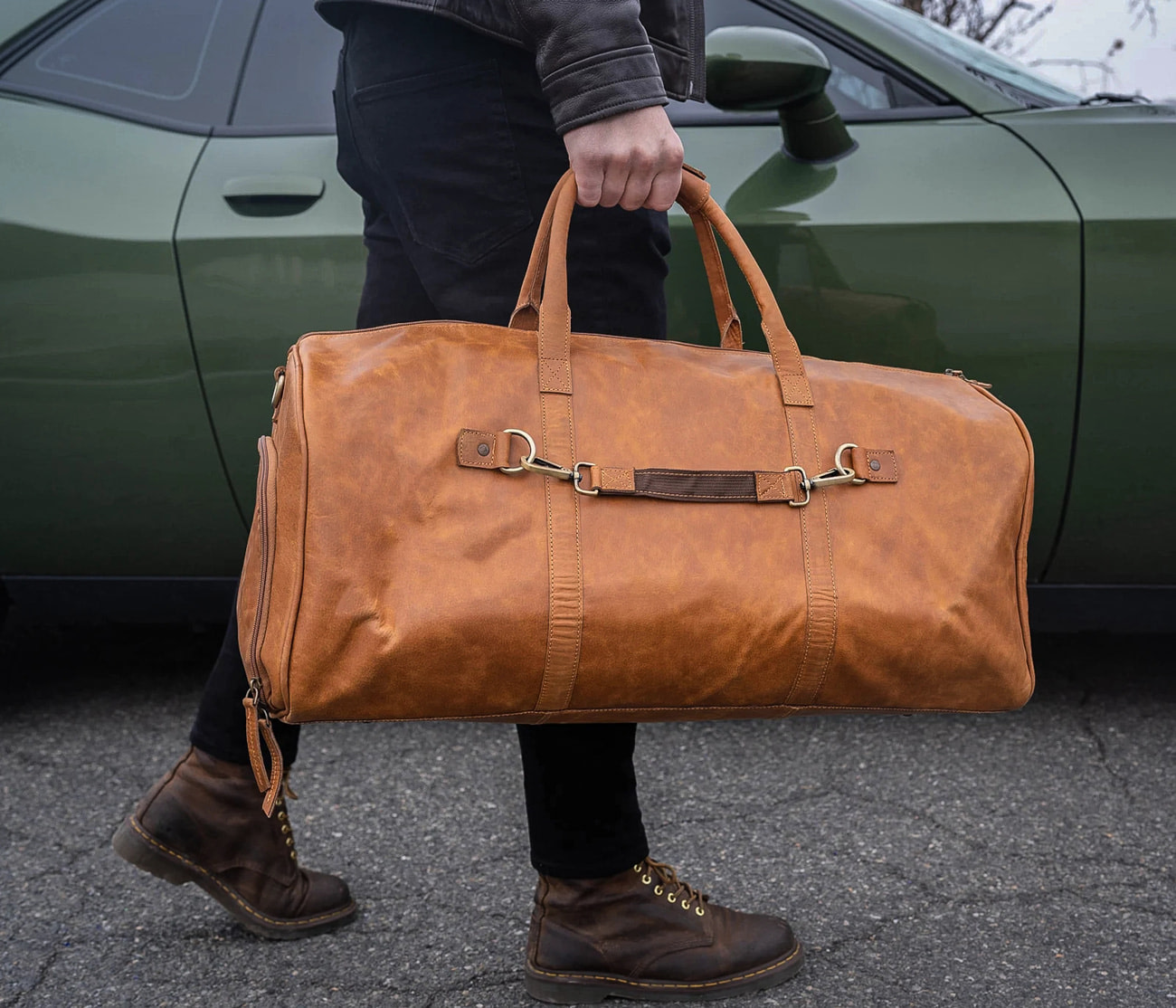 Leather weekender bag with shoe compartment