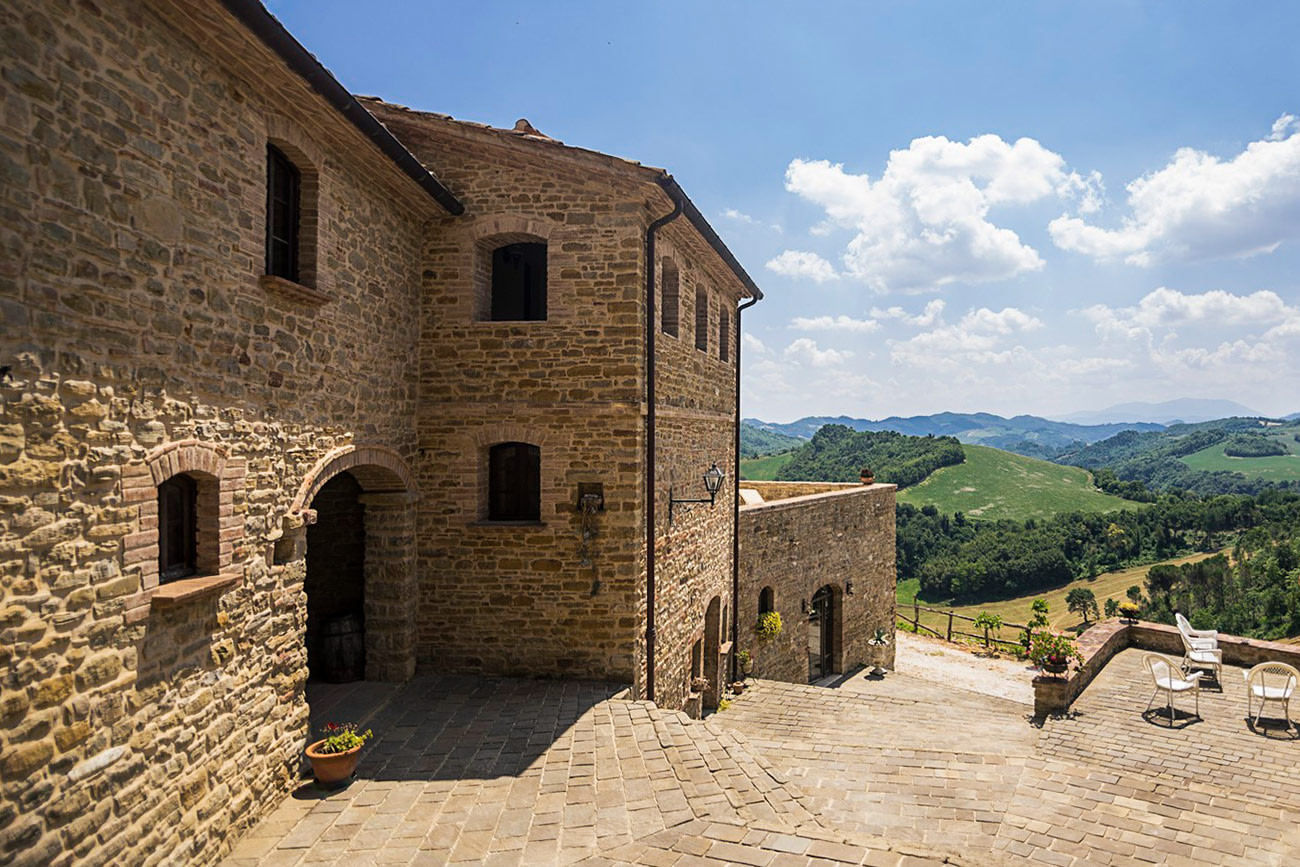 Hotels on the hills of Montefeltro