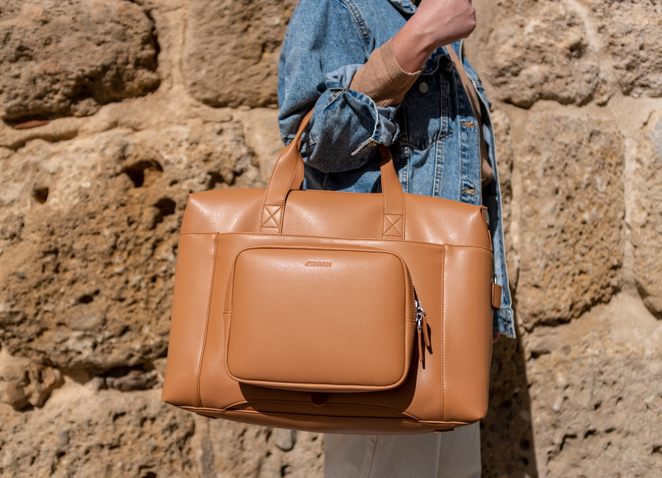 Vegan leather travel bag for women