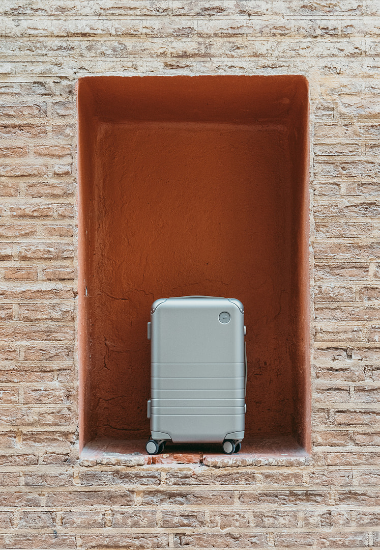 Aluminum-frame suitcase