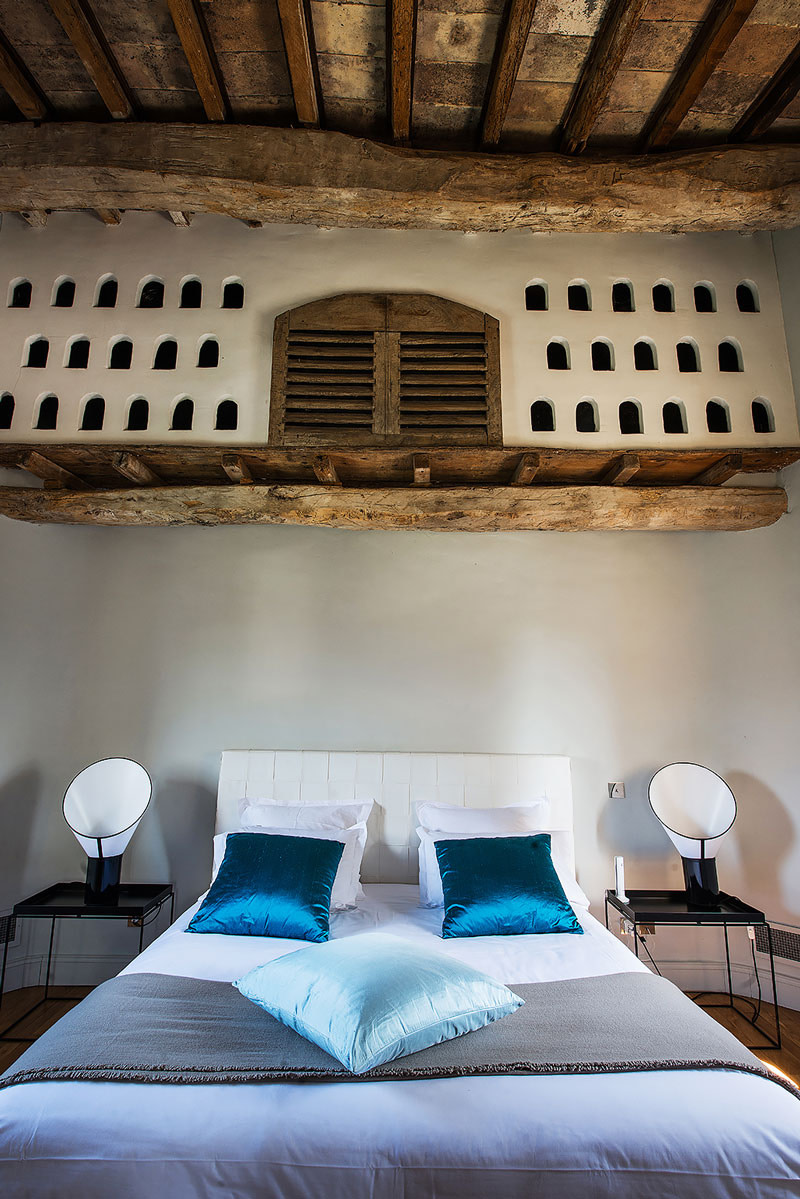 Bedroom with dovecote