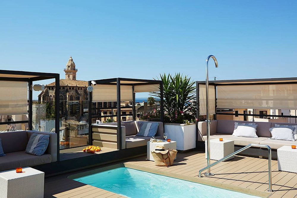Roof terrace with plunge pool