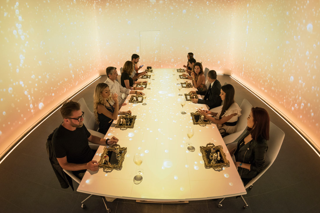 Interactive dining capsule