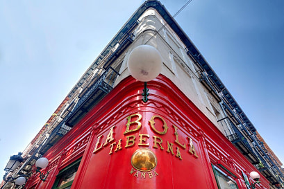 Corner restaurant in Madrid