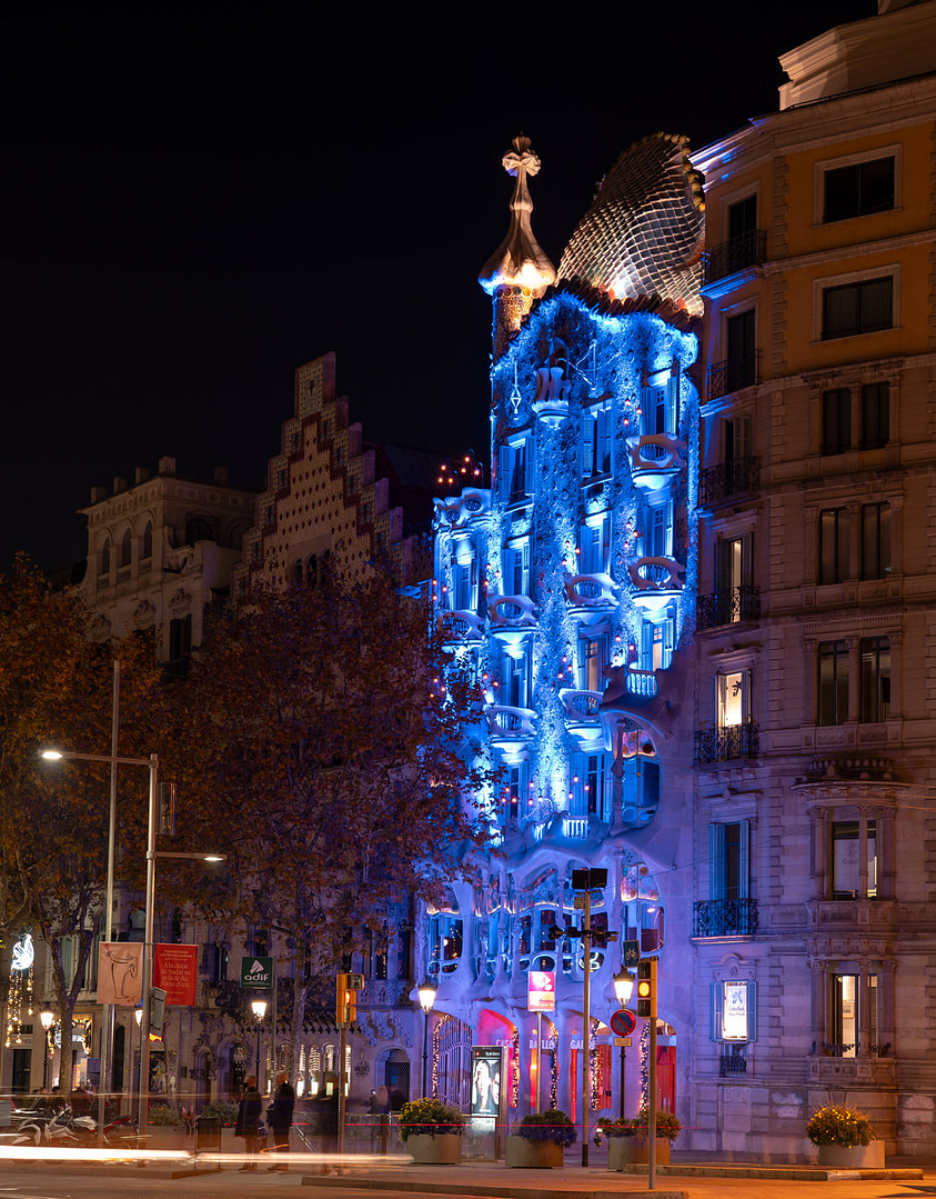 Casa Batllo illuminated for the holidays