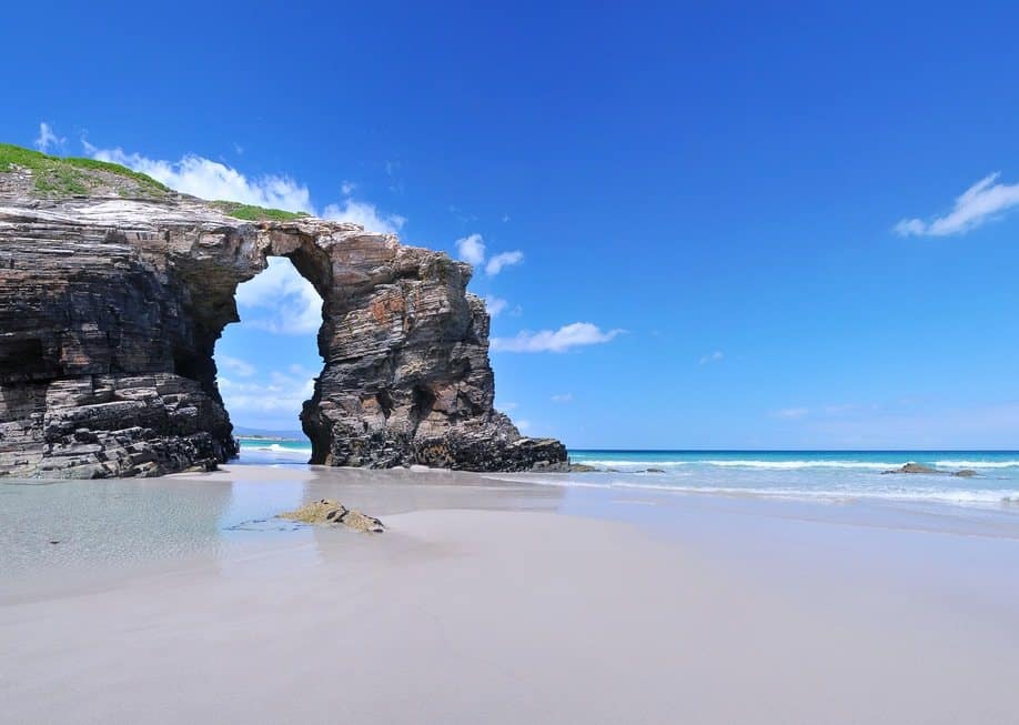 As Catedrais beach